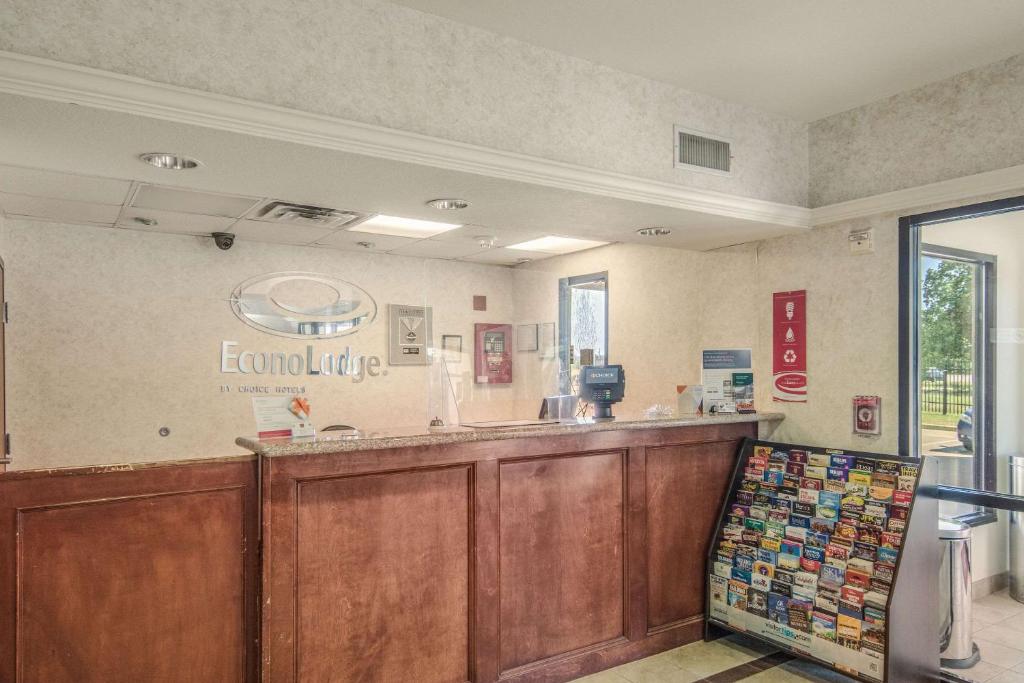 Econo Lodge Weatherford - image 5