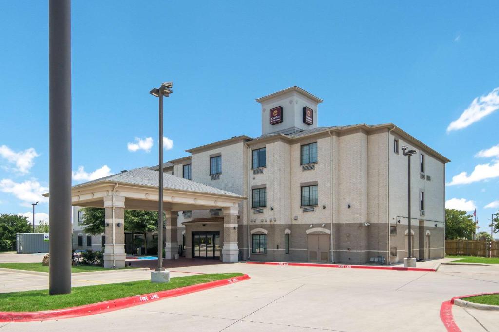 Clarion Inn and Suites Weatherford - main image