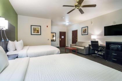 Clarion Inn and Suites Weatherford - image 9