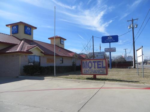 Americas Best Value Inn Weatherford - image 2