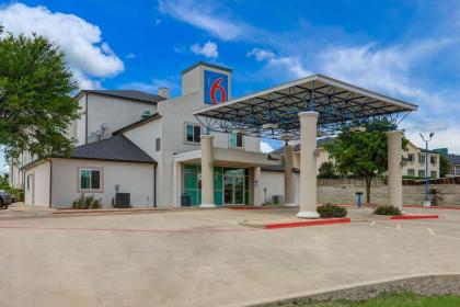 Motel 6-Weatherford TX - image 4