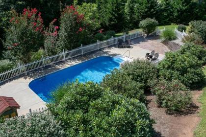 Brook Knoll · NEW! Beautiful Mtn Retreat w/Pool Near Asheville! - image 11