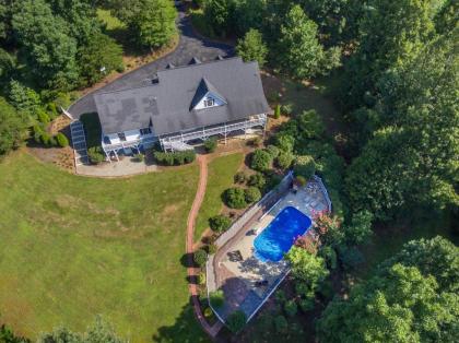 Brook Knoll · NEW! Beautiful Mtn Retreat w/Pool Near Asheville! - image 4