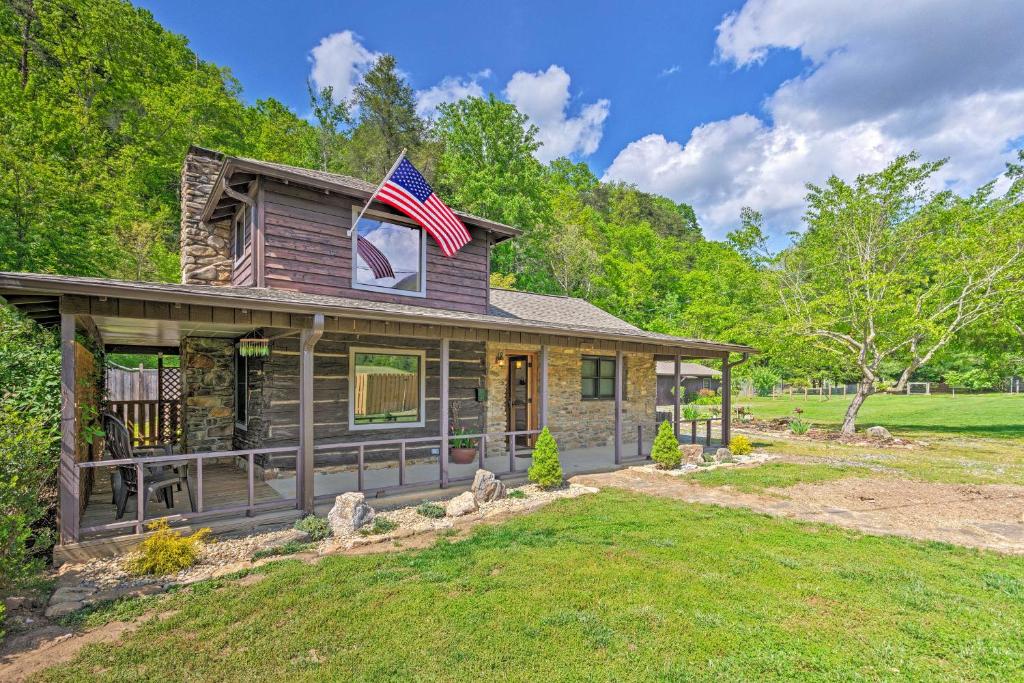 Custom Creekside Cabin 15 Mi from Asheville! - image 2