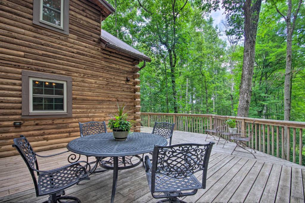 Cabin in the Woods Deck Game Room Hot Tub - image 4