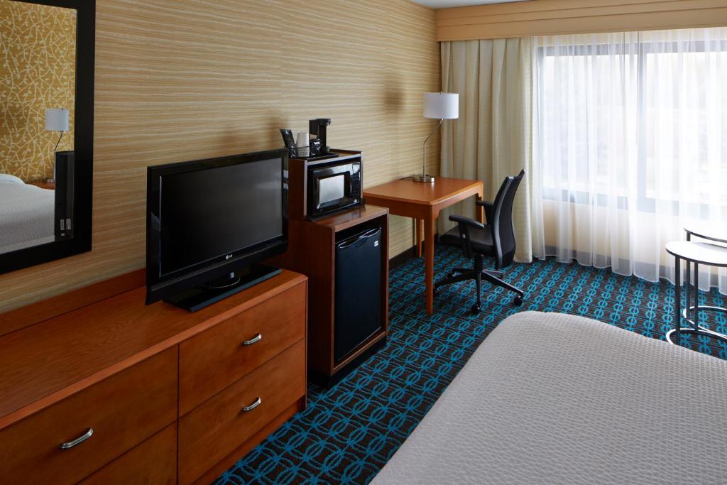 Fairfield Inn by Marriott Rochester East - image 4