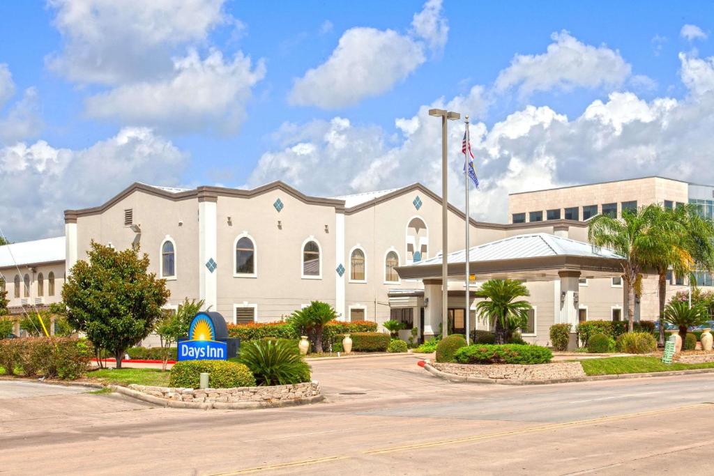 Days Inn & Suites by Wyndham Webster NASA-ClearLake-Houston - main image