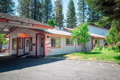 Motel in Weed California