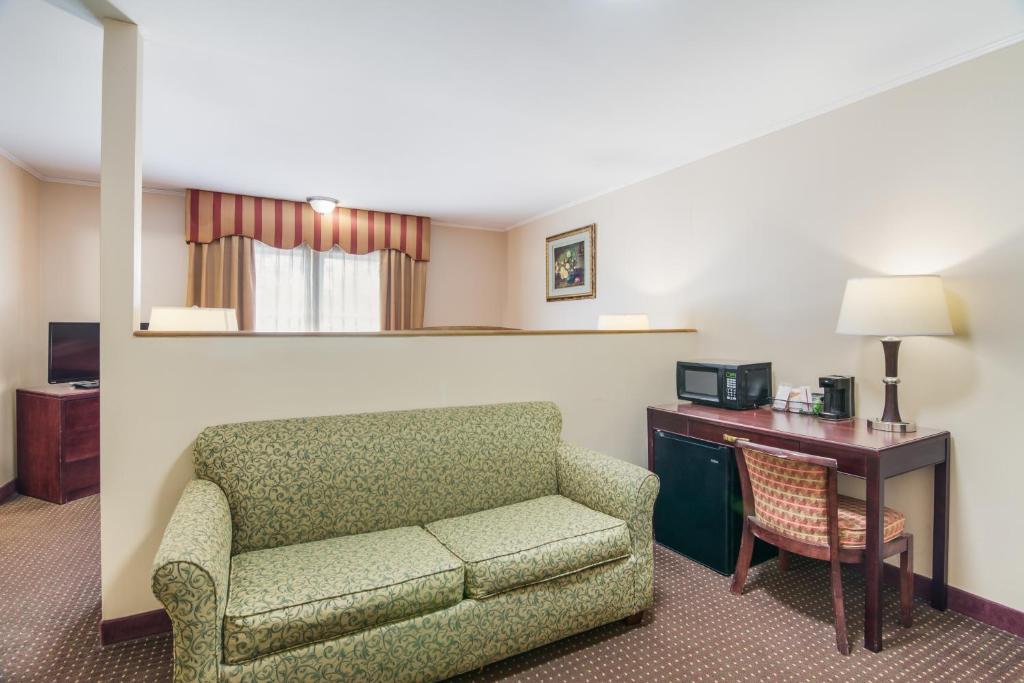 Rodeway Inn & Suites - image 7