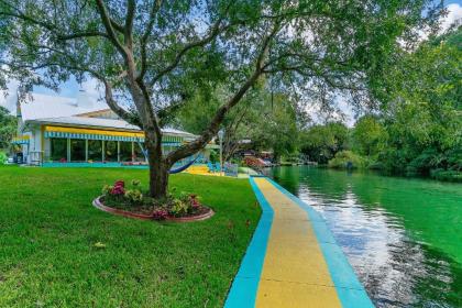 Pams Mermaid House with Riverfront Yard and Lanai! - image 15