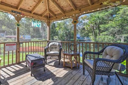 Bright and Fun Canalfront Bungalow with Kayaks and Canoe Weeki Wachee Florida