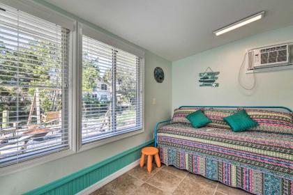 Bright and Fun Canalfront Bungalow with Kayaks and Canoe - image 3