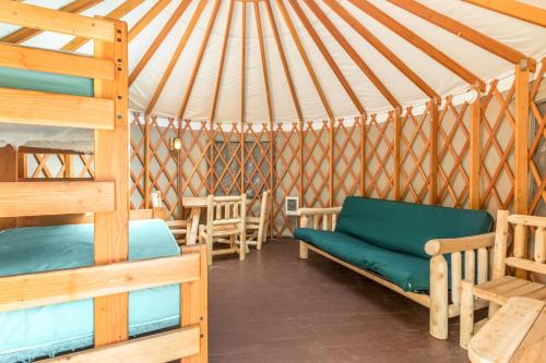 Mount Hood Village Premium Yurt 4 - image 3