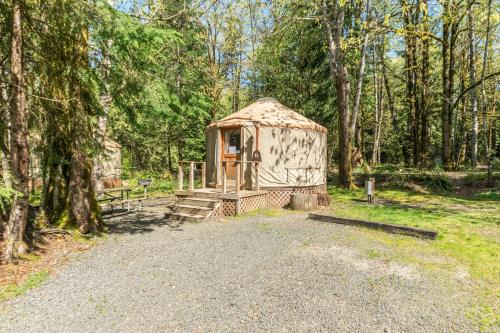 Mount Hood Village Premium Yurt 4 - image 4