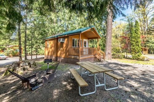 Mount Hood Village Deluxe Cabin 5 - main image