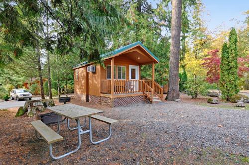 Mount Hood Village Deluxe Cabin 5 - image 5