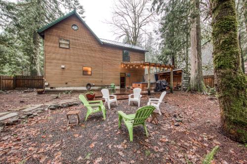 Marshall's Cabin in Rhododendron - main image