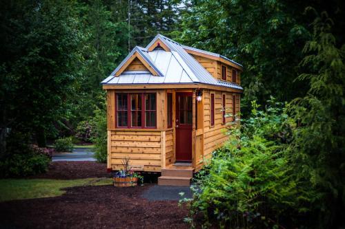 Mount Hood Village Lincoln Tiny House 2 - main image