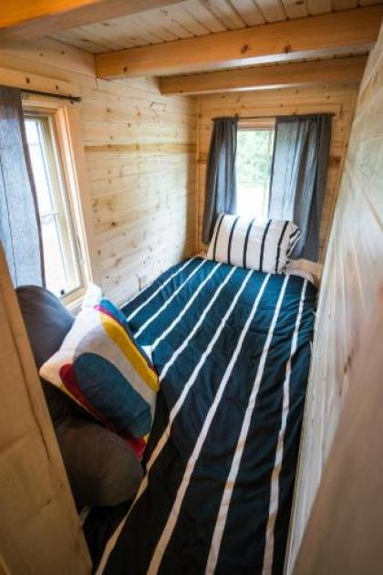 Mount Hood Village Lincoln Tiny House 2 - image 5