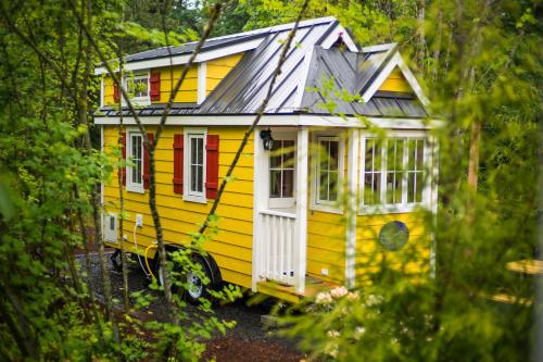 Mount Hood Village Savannah Tiny House 4 - main image