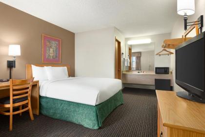 Travelodge by Wyndham Wellington - image 13