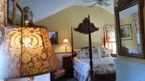 Holiday Guest House Bed & Breakfast - image 5