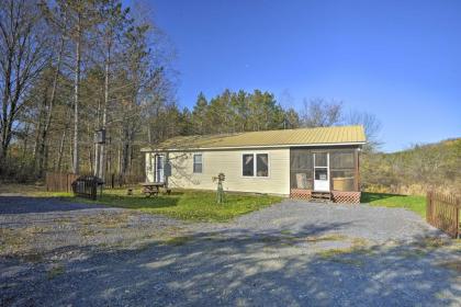 Wellsboro Single-Story Cabin with Screened Patio - image 2