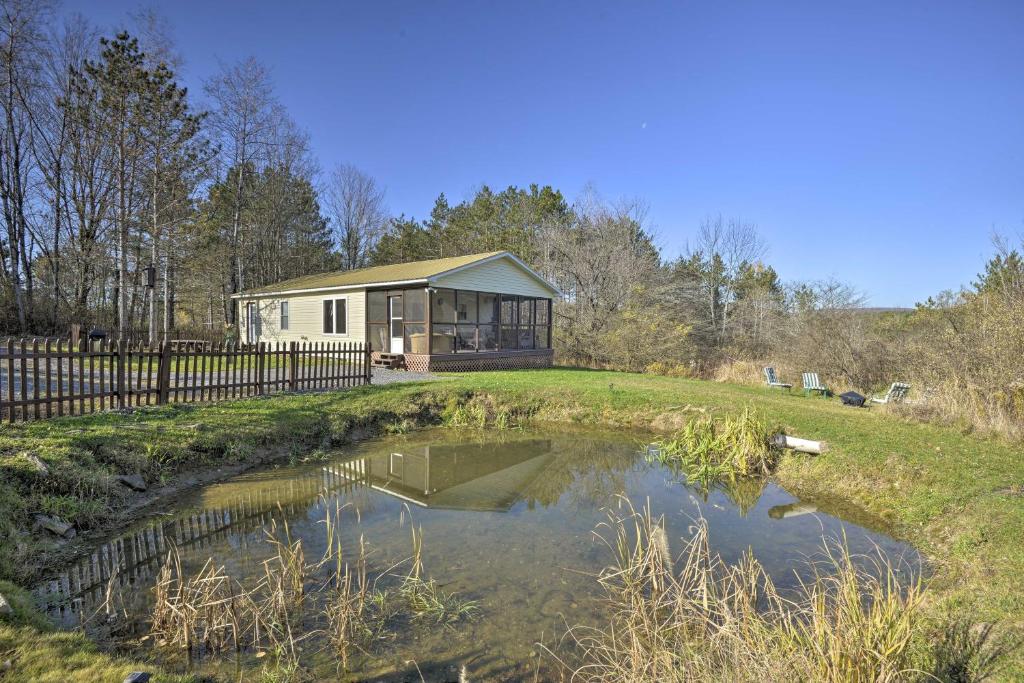 Wellsboro Single-Story Cabin with Screened Patio - image 6