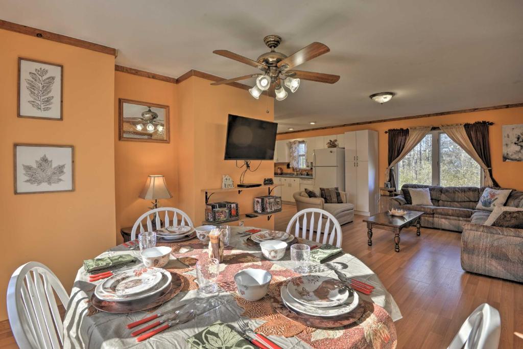 Wellsboro Single-Story Cabin with Screened Patio - image 7