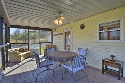 Wellsboro Single-Story Cabin with Screened Patio - image 9