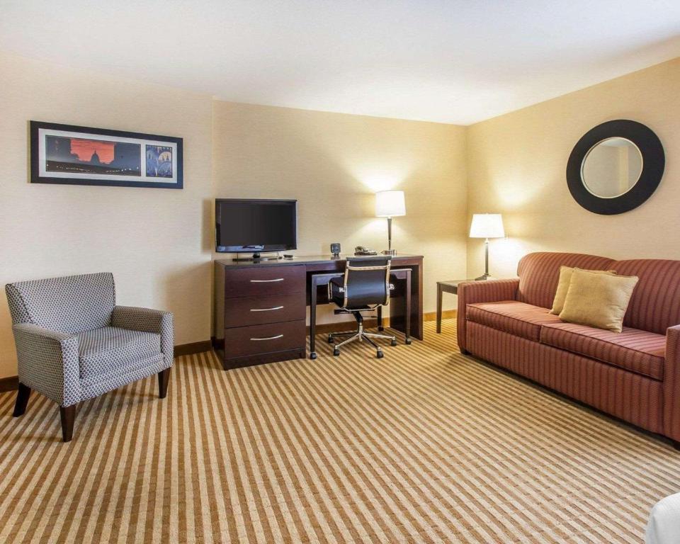 Comfort Suites Wenatchee Gateway - image 4