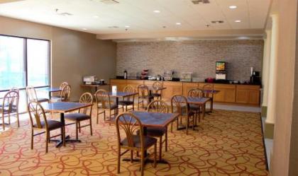 Ramada by Wyndham Wentzville - image 9