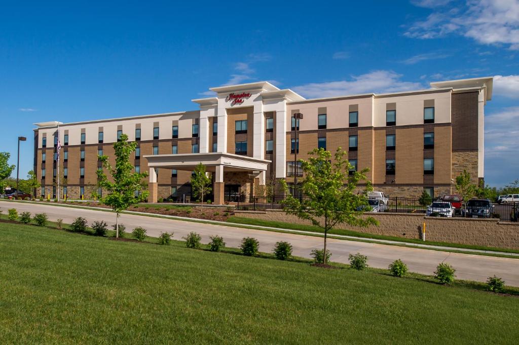 Hampton Inn-St. Louis Wentzville MO - image 5