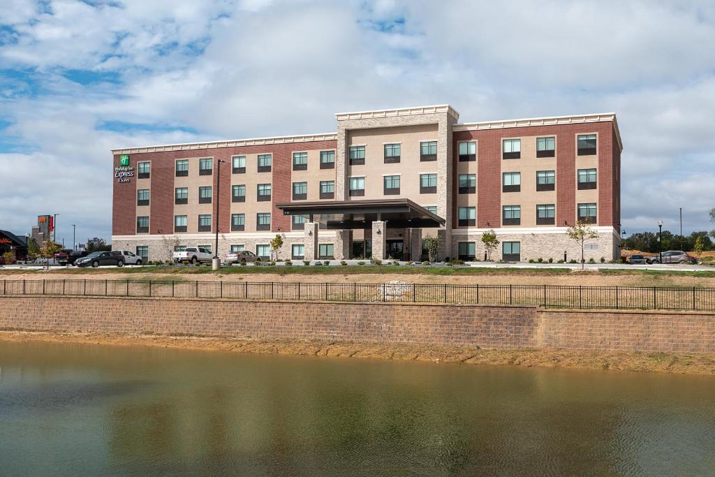 Holiday Inn Express & Suites - Wentzville St Louis West an IHG Hotel - main image