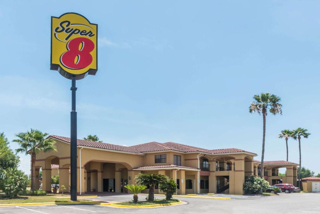 Super 8 by Wyndham Weslaco - main image