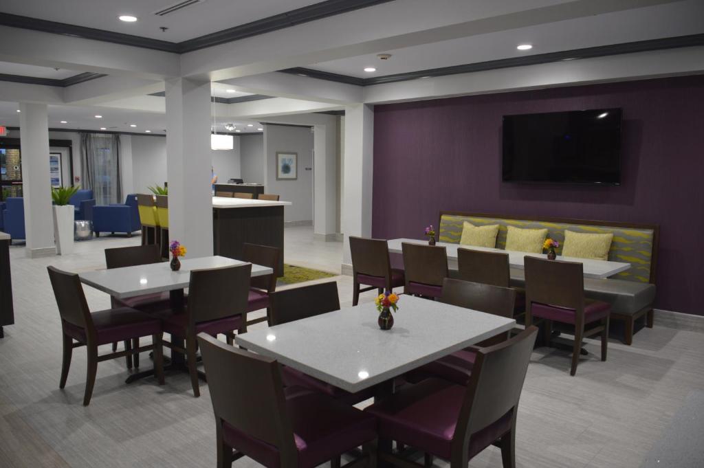 Best Western Town Center Inn - image 2