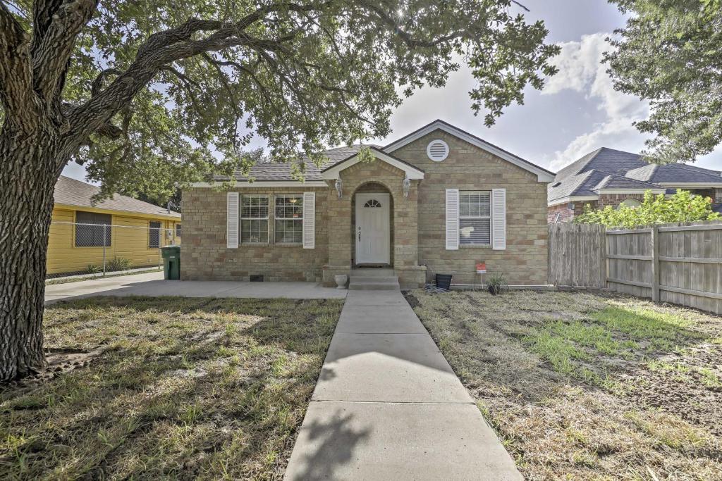 Cozy Weslaco Home with Backyard in Quiet Neighborhood - main image