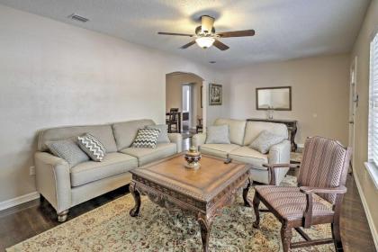 Cozy Weslaco Home with Backyard in Quiet Neighborhood - image 9