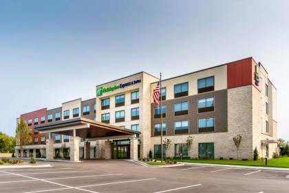 Holiday Inn Express & Suites Milwaukee - West Allis - image 1