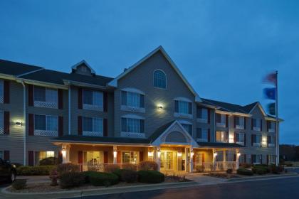 Country Inn & Suites by Radisson West Bend WI - image 3