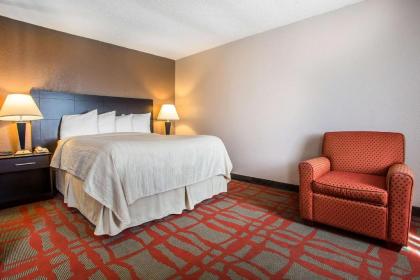 Quality Inn & Suites West Bend - image 15