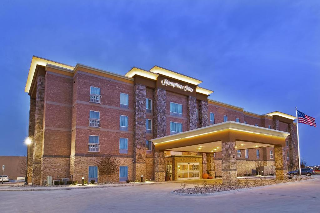 Hampton Inn Southfield/West Bloomfield - image 3