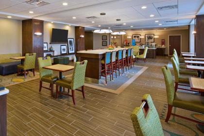 Hampton Inn Southfield/West Bloomfield - image 6