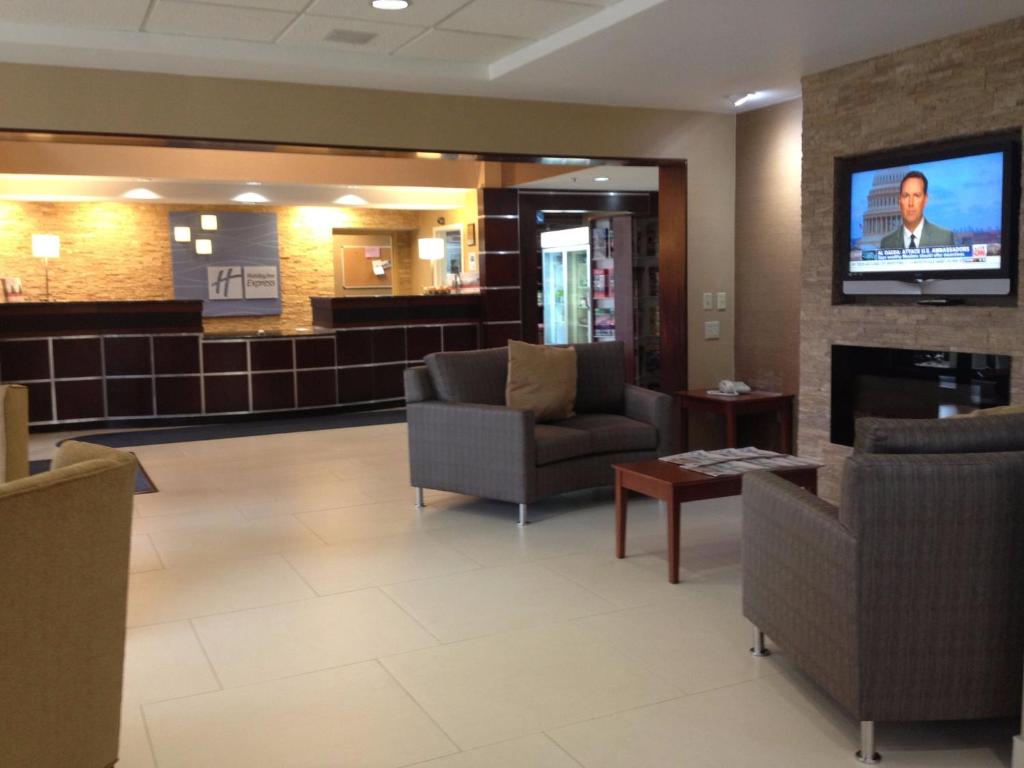 Holiday Inn Express Hotel & Suites West Chester an IHG Hotel - image 3