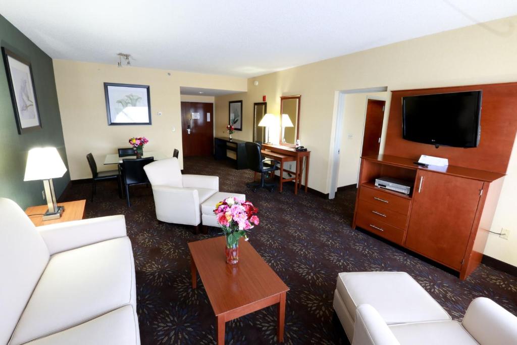 Holiday Inn Express Hotel & Suites West Chester an IHG Hotel - image 4