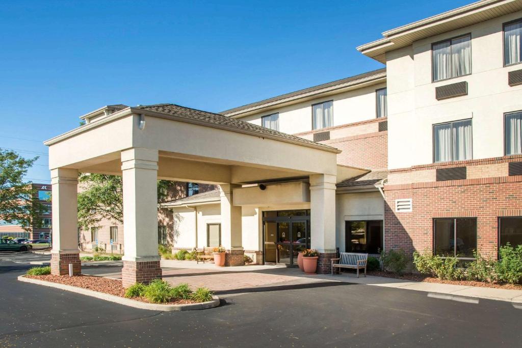 Comfort Inn & Suites West Chester - North Cincinnati - main image