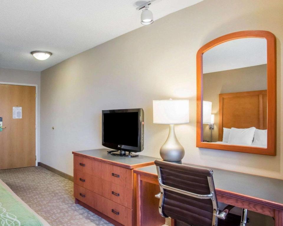 Comfort Inn & Suites West Chester - North Cincinnati - image 7