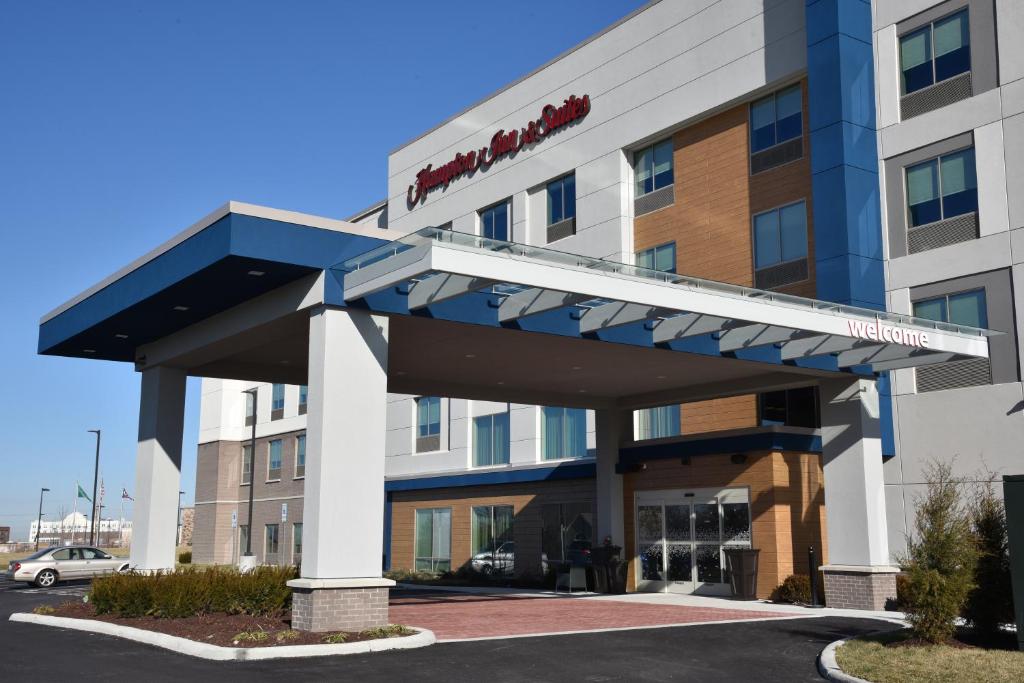 Hampton Inn & Suites Cincinnati Liberty Township - image 5