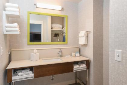 Hampton Inn & Suites Cincinnati Liberty Township - image 9