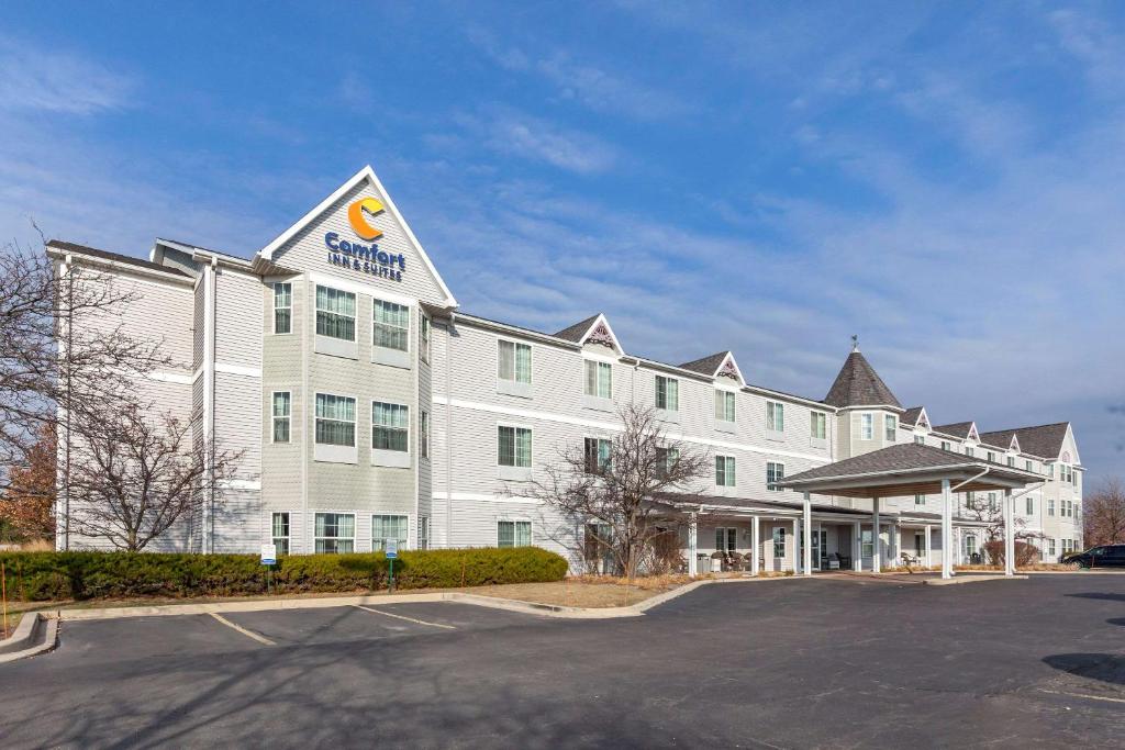 Comfort Inn & Suites Geneva- West Chicago - main image